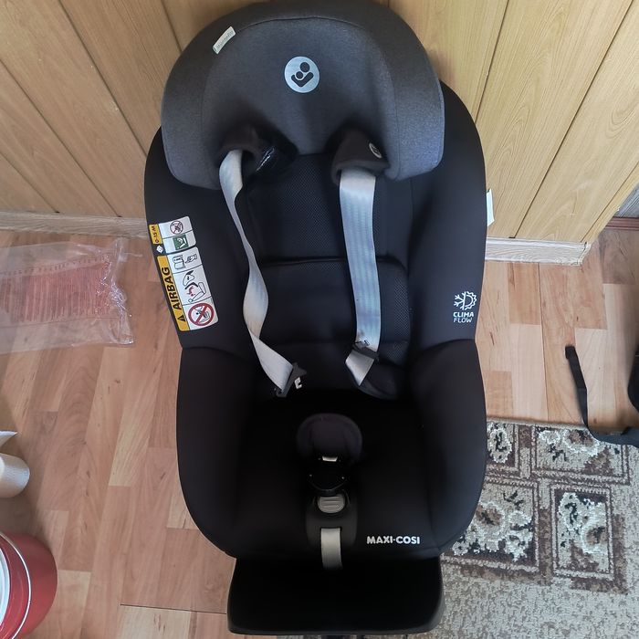 Sprzedam fotelik samochodowy Maxi Cosi obrotowy z bazą ISOFIX.