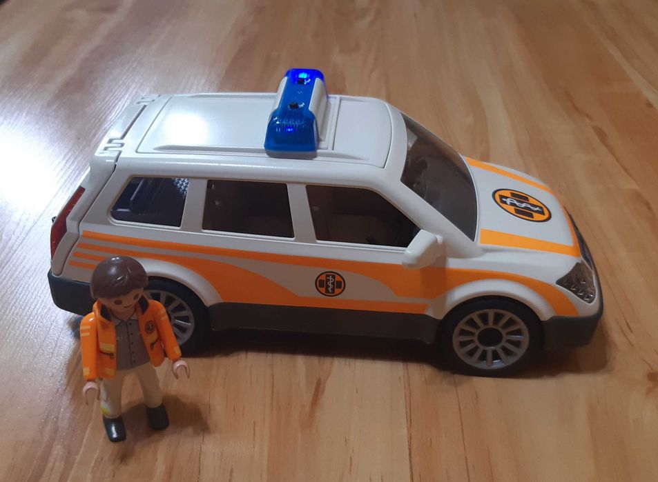 Playmobil Lego 70050 karetka ze światłami i dźwiękiem