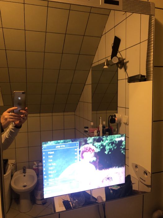 Telewizor w lusterku do łazienki