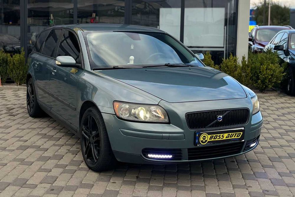 Volvo V50 2004 року