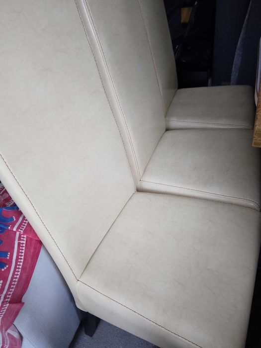 Mesa de sala extensível em carvalho e 6 cadeiras em pele integral