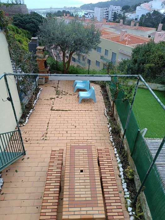Duplex T1 em Sesimbra com vista mar.