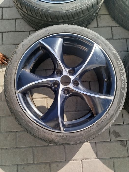 Sprzedam felgi aluminiowe z oponami.