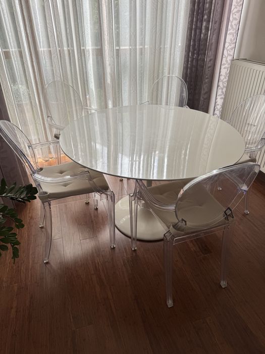 Duży okrągly stół W stylu Tulip