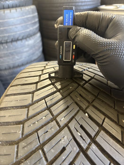 Opony wielosezonowe  235/40/r19Y XL Continetal Allseason contact 2