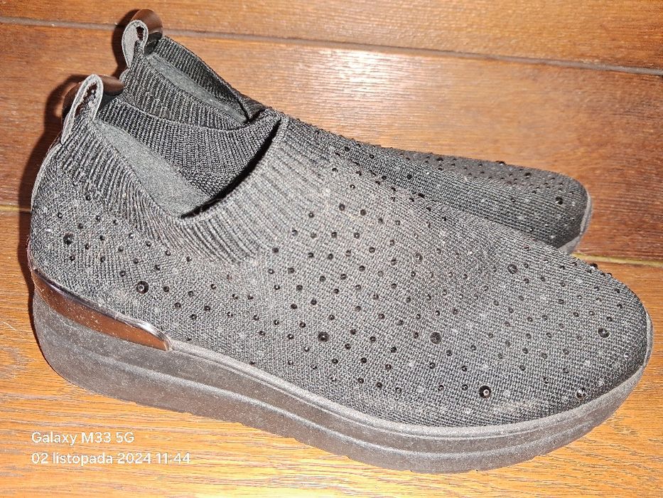 Buty czarne z cekinami