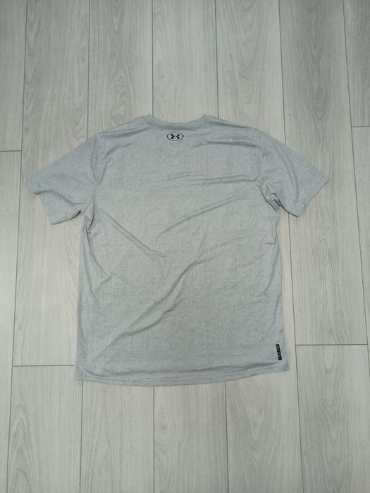 Продам футболку Under Armour