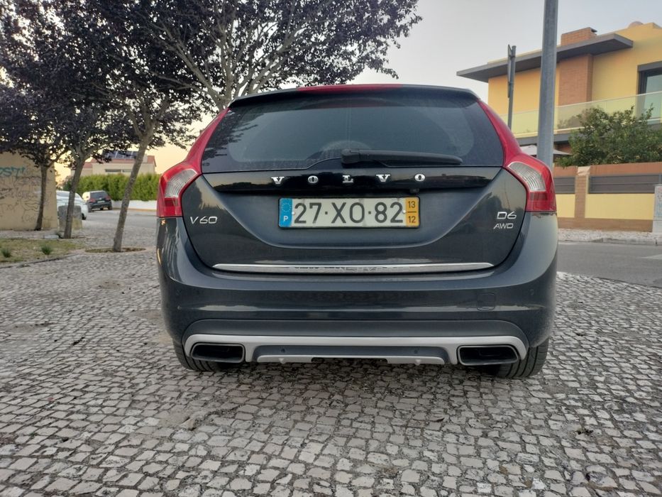 Volvo V60 D6 Plug-in Hybrid AWD (Diesel-Elétrico) – Full Extras