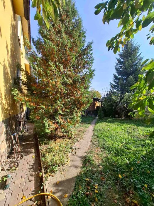 Продаю будинок з комерційним приміщенням в районі ТЦ Арсен. 340м2/7соток