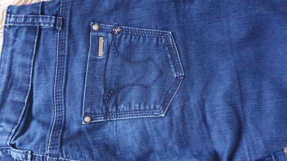 Продам джинсы