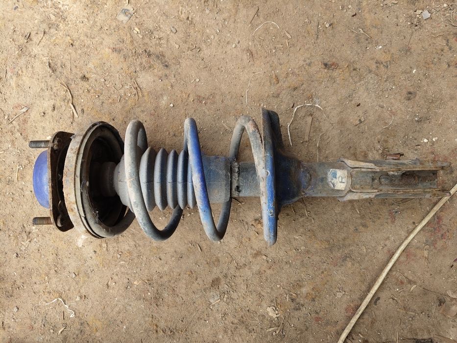 Стойки в сборе с пружинами Форд Эскорт