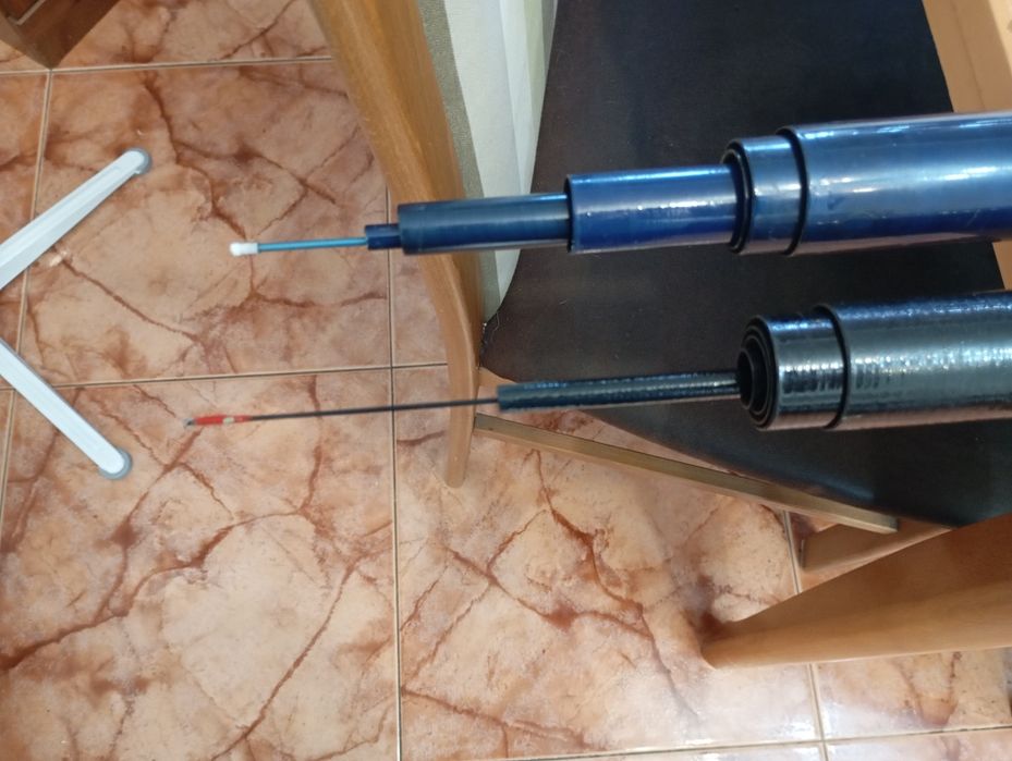 Canas pesca barragem ou vala usadas sem uso.