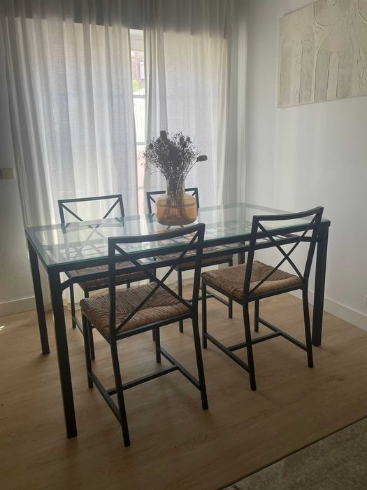 Mesa de jantar + 4 cadeiras