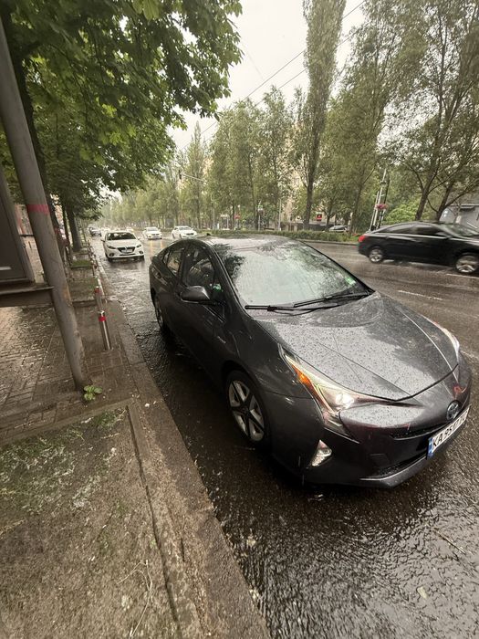 Під викуп Toyota Prius 50