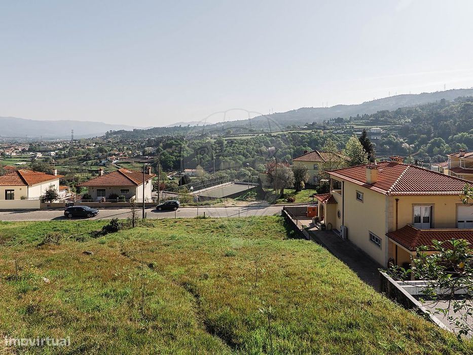 Terreno com 740m2 para construção moradia individual em Braga!