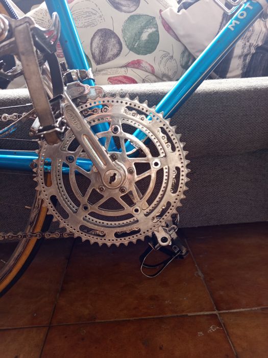 Vende se bicicleta motobecane
