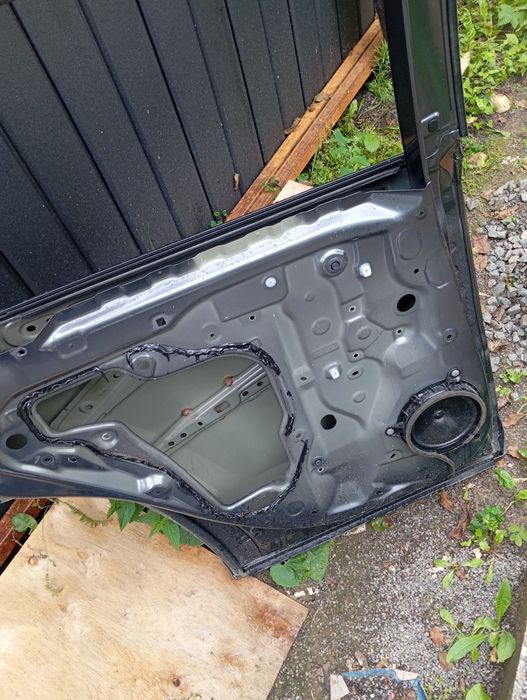 Toyota rav4 дверка