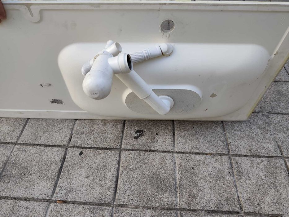 Tampo e lavatório IKEA - Bom Estado
