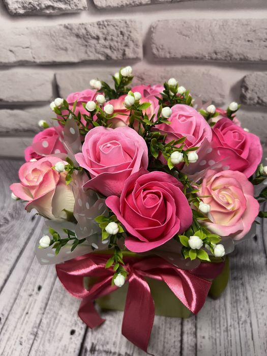 Букет з трояндами, троянди , подарунок , 8 березня