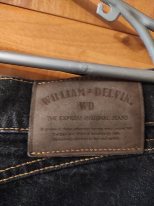 Фирменные джинсы