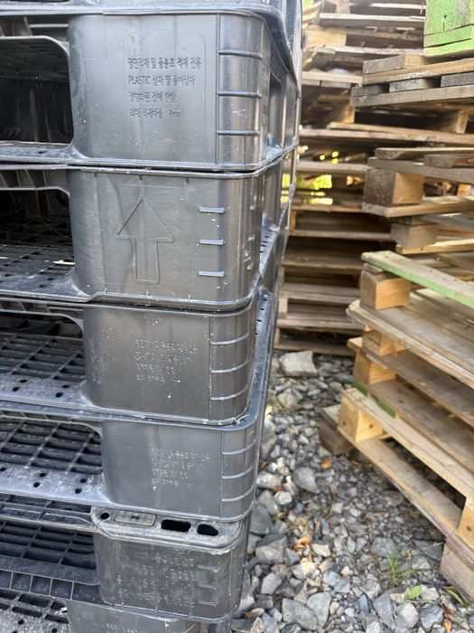 Продаються піддони пластикові 180 шт 1300X1100X120 вага 1 шт 10,5 кг