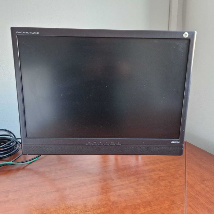 Monitor IIyama z uchwytem biurkowym