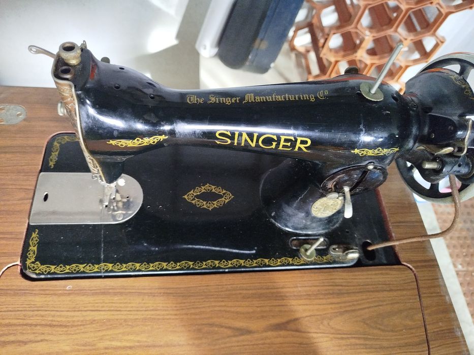 Maquina de cozer Singer antiga com móvel completo