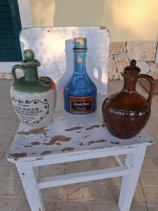 Garrafas antigas de bebidas