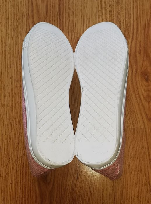 Trampki koloru złoty róż, marka Sandic