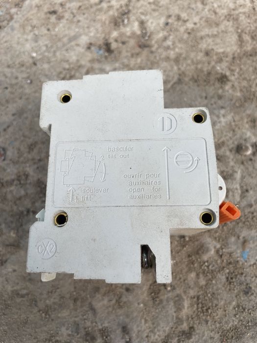 Автоматичний вимикач модульний