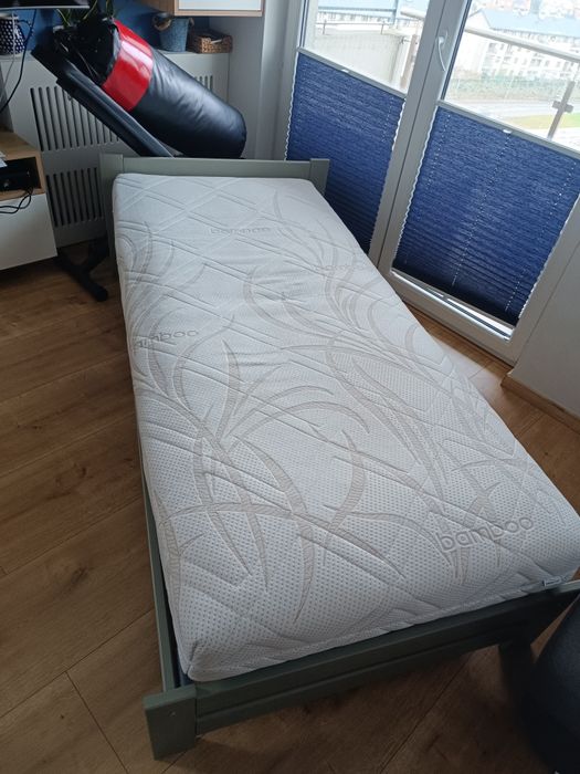 Łóżko 90x200 ze stelażem i materacem