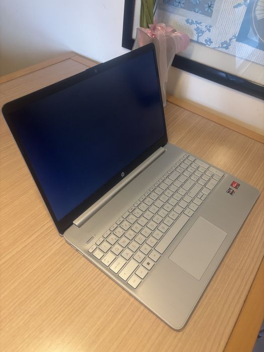 Vendo notebook sem nenhuma marca de uso