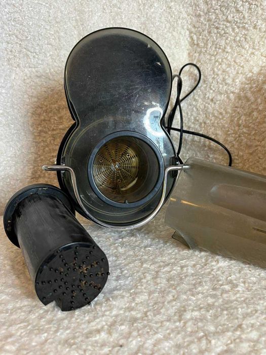 Scarlett - Соковыжималка центробежная Model:SC-016 (230V-50Hz 600W)