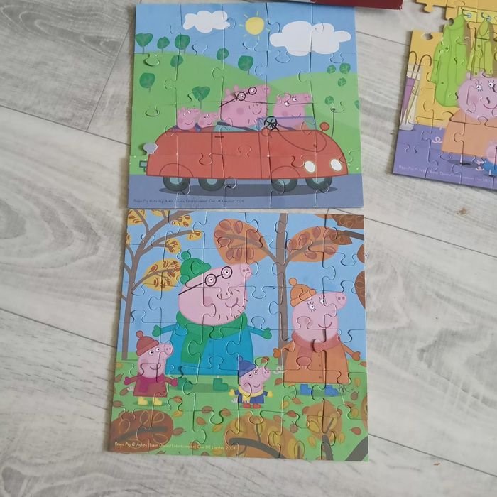 Dwa zestawy puzzli