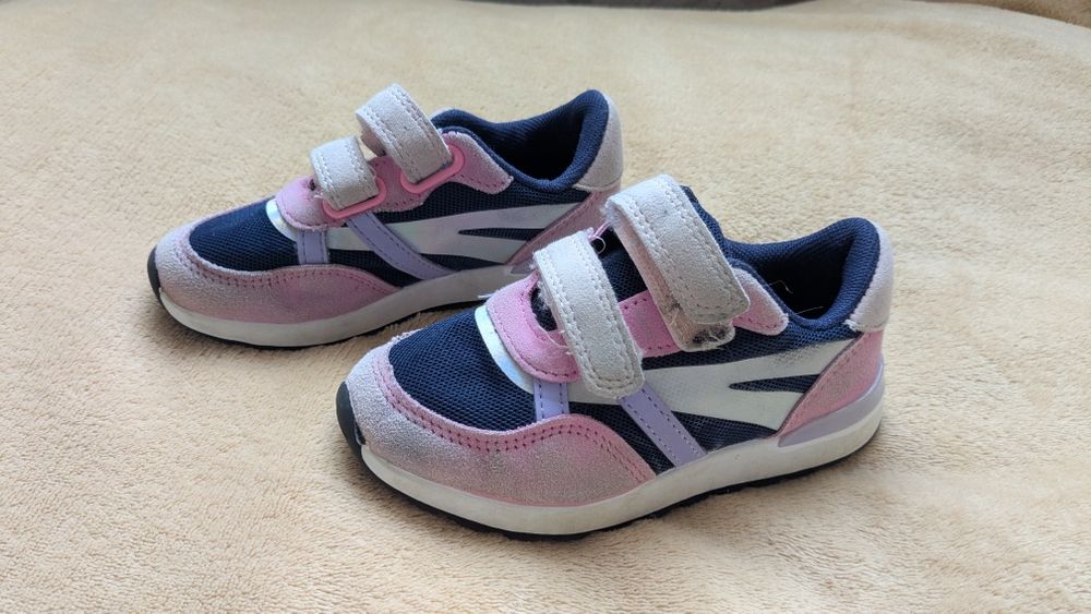 Продам Деми ботинки, кросовки, балетки на девочку