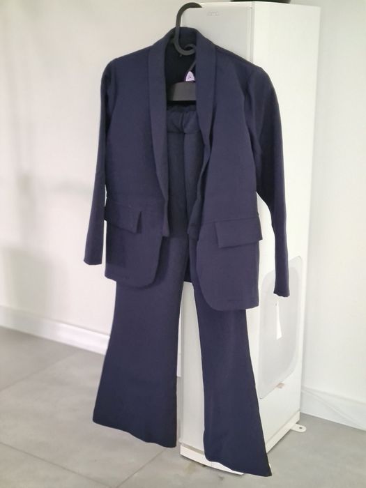 Nowy kostium-marynarka i spodnie , szkoła uroczystości