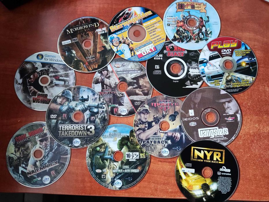 Zestaw 23 płyt z grami + cake box