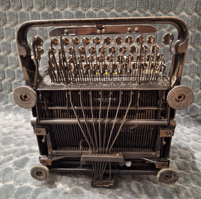 Zabytkowa maszyna do pisania Naumann IDEAL S&N