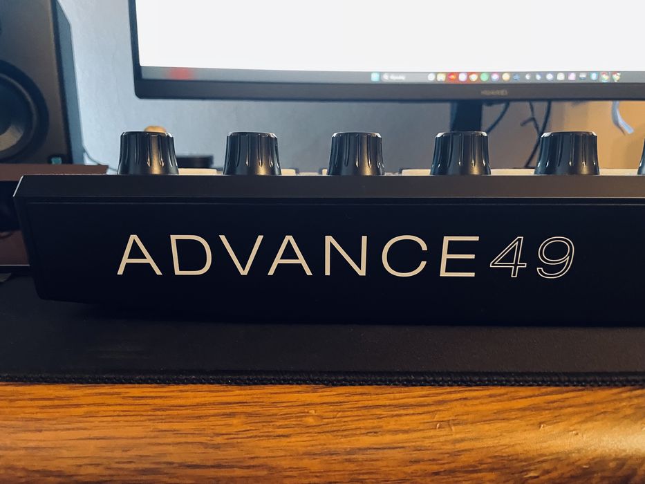 Akai Advance 49 Klawiatura midi + statyw gravity