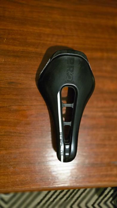 Selim PRO Stealth Rails em Carbono 142 MM (Negociável)