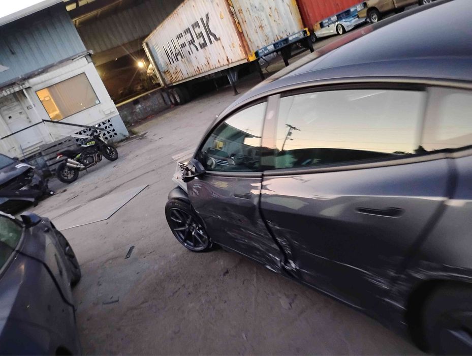 Тесла модел 3 2023 рік