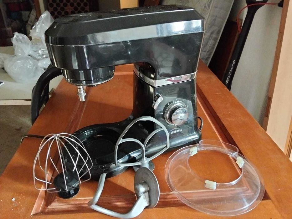 Batedeira planetária Electronia — avariada — para peças