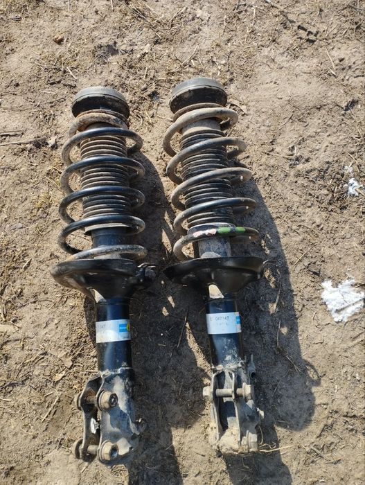 Стойки передние голь 3,2.пассат б3 .б4