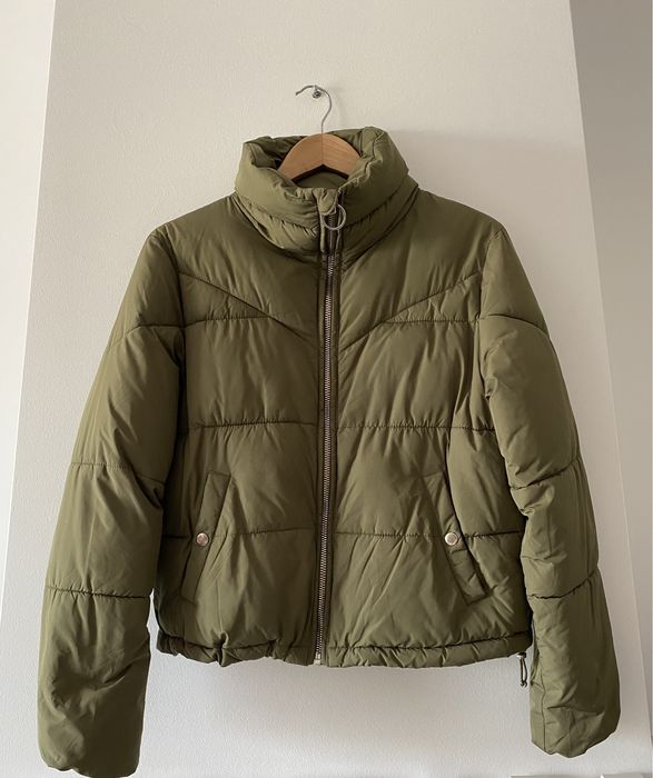 Blusão acolchoado gola alta verde Bershka