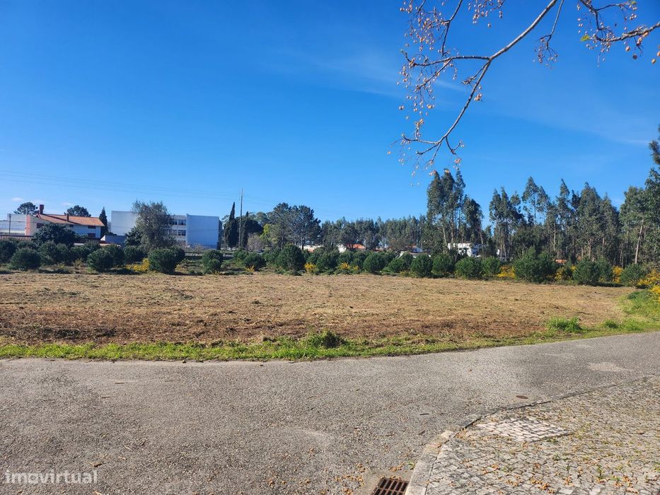 Plot of land with approved construction project for 7 apartments, license available upon payment