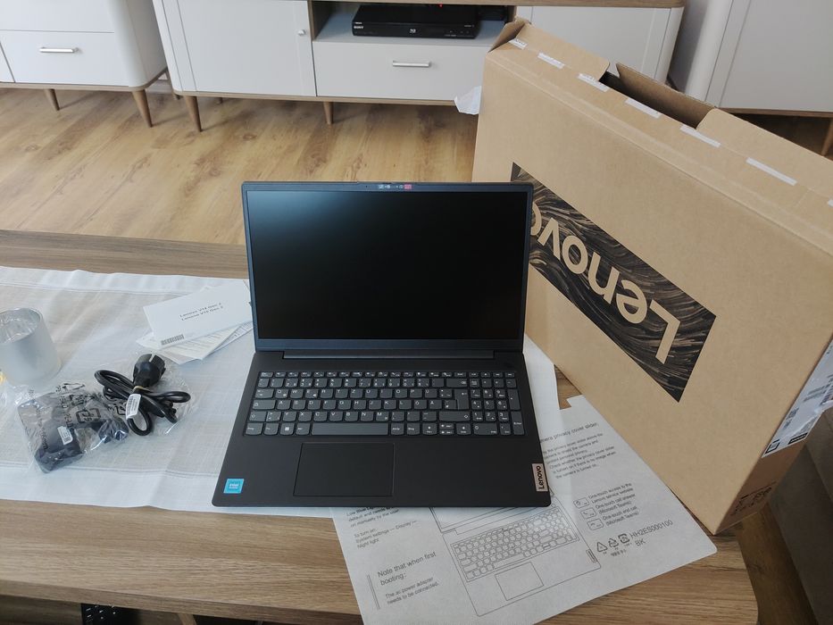 Nowy laptop Lenovo  v14 gen 2