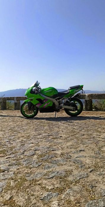 Kawasaki Ninja ZX9R