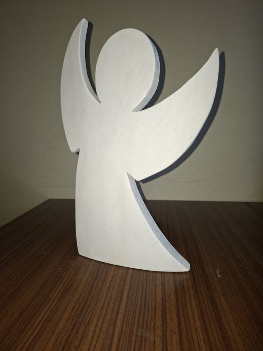 Anioł ze drewna 36x23 cm