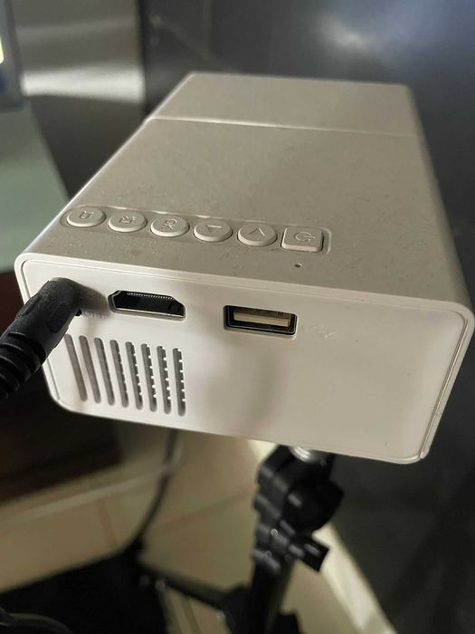 mini projetor com tripé