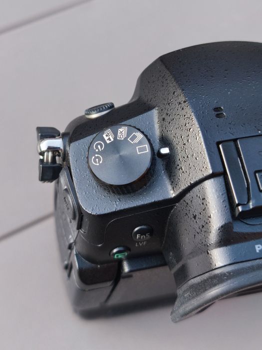 Panasonic Lumix GH5 + V-Log L + Grip + 4 baterie